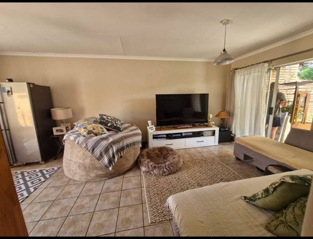 2 BEDROOM TOWNHOUSE FOR SALE IN SINOVILLE